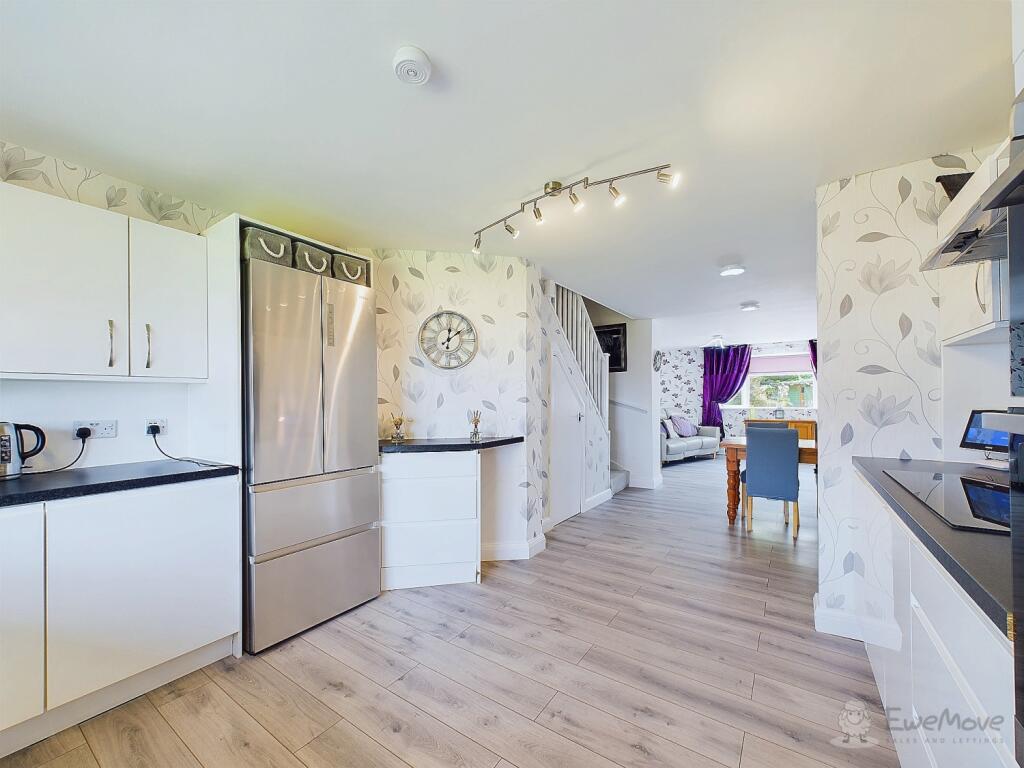 CAM03640G0-PR0013-STILL015