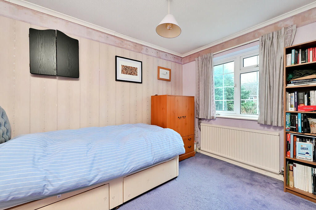 12 Brewers Close ...