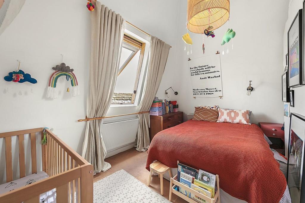 Bedroom (2).jpg