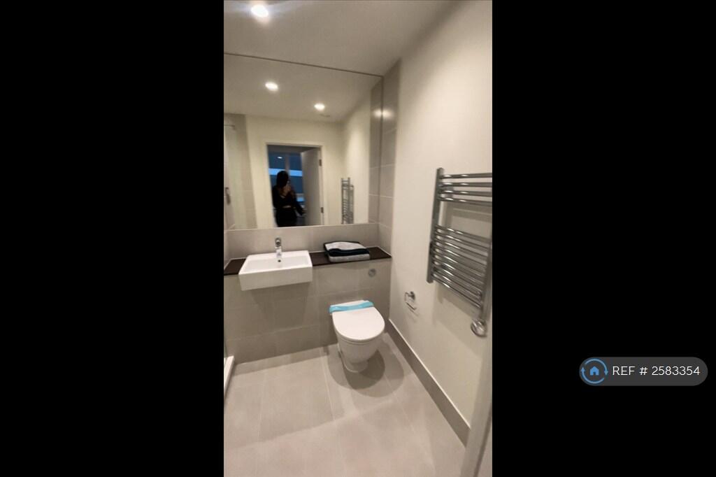 Bathroom 1 Ensuite