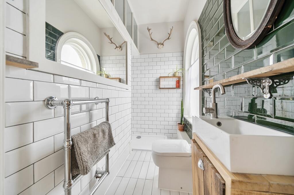 Ensuite Shower W.C (1)
