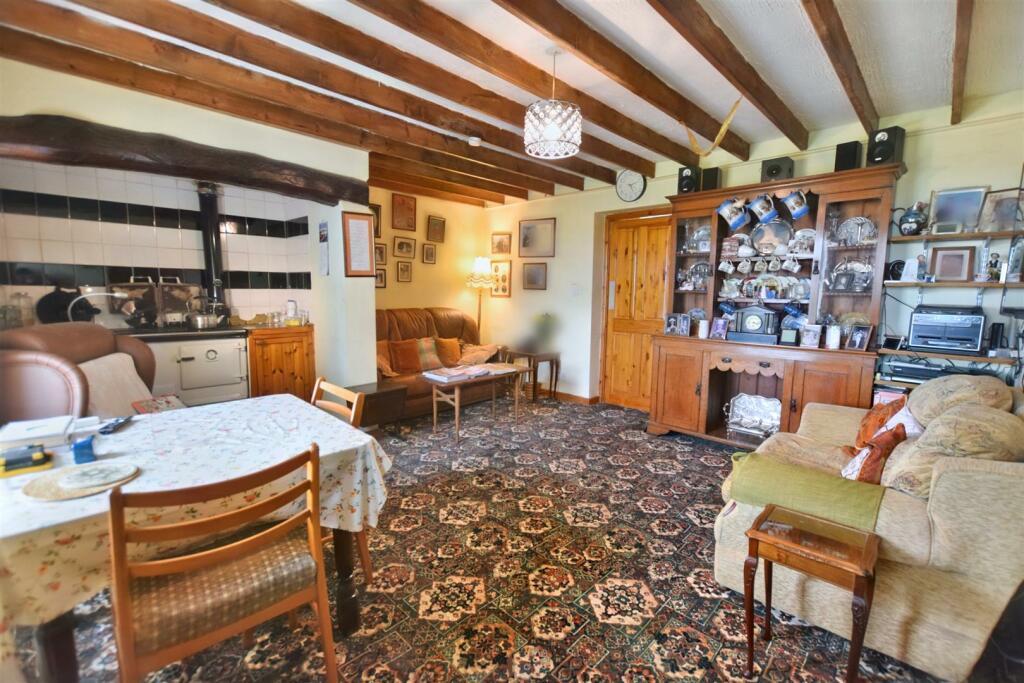 Living Room / Dining Rm