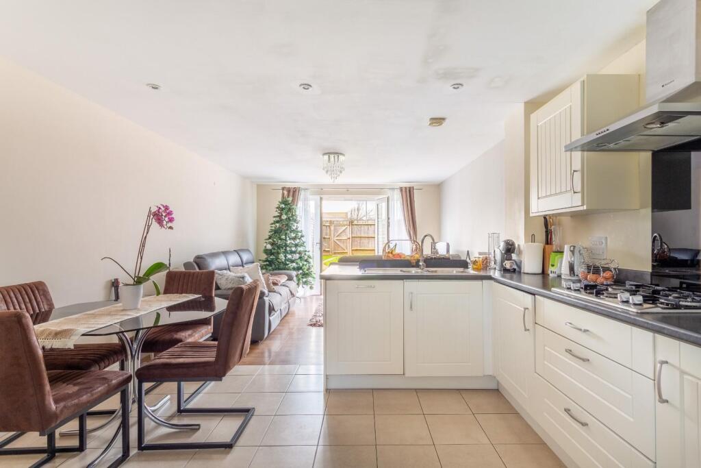 Westview Close-9.jpg
