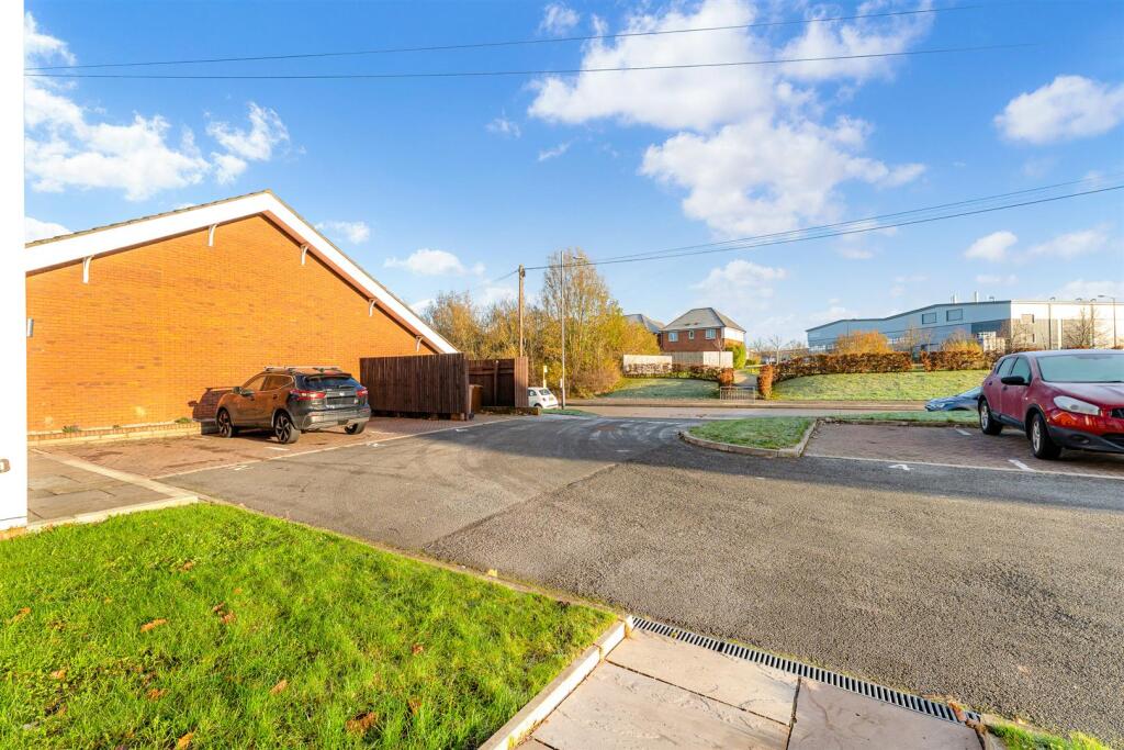 6 Lark Hill Court-5.jpg