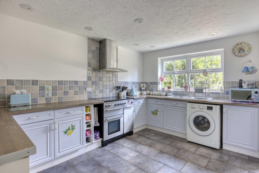 Ewemove Taunton - Graham Way (16)