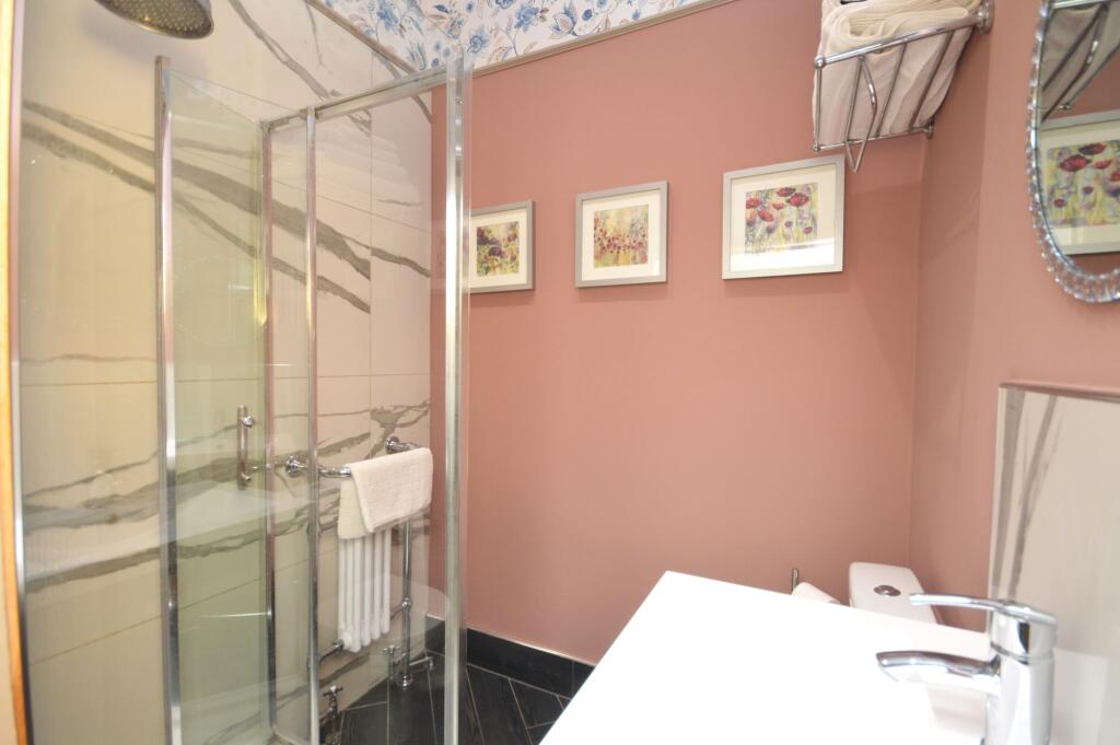INTERNAL EN-SUITE