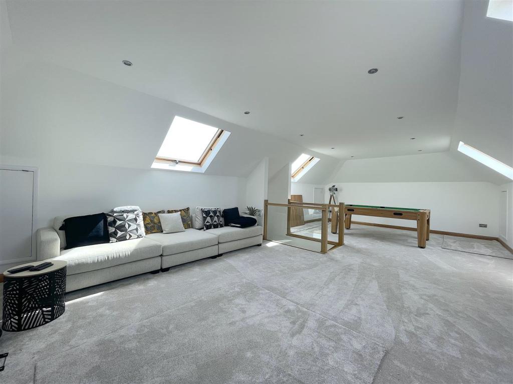 Loft Room (4).jpeg