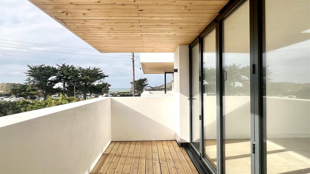 2 balcony.jpeg
