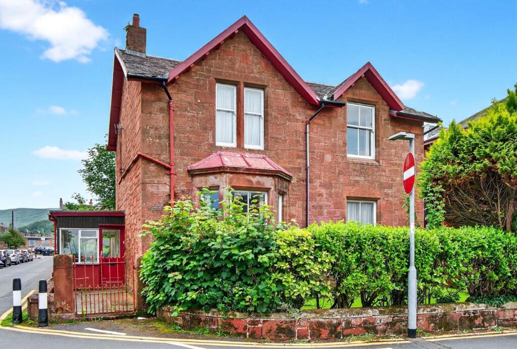 2_17 stanlane place, largs _02.jpg