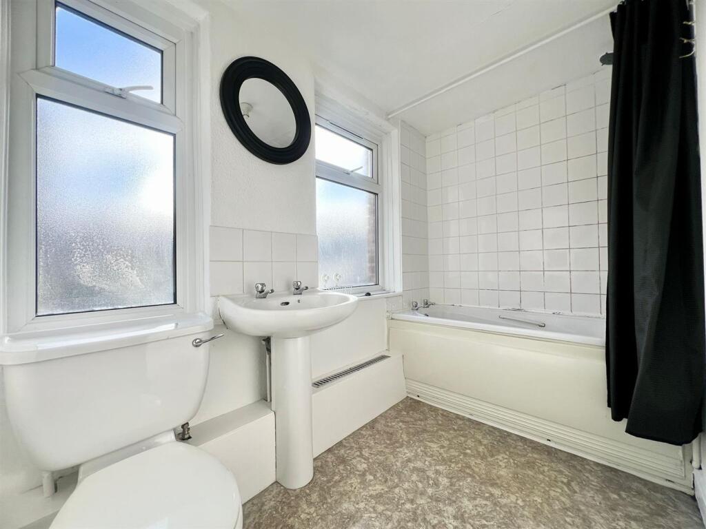 USE bathroom  (1).jpg