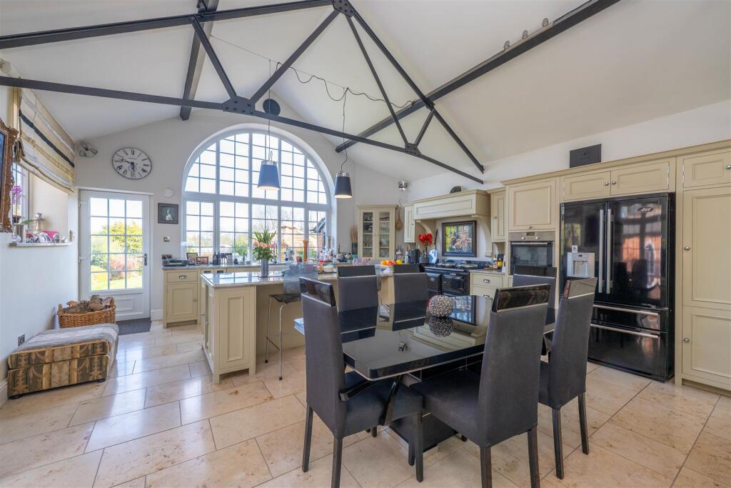 Open Plan Dining Kitchen Living Area