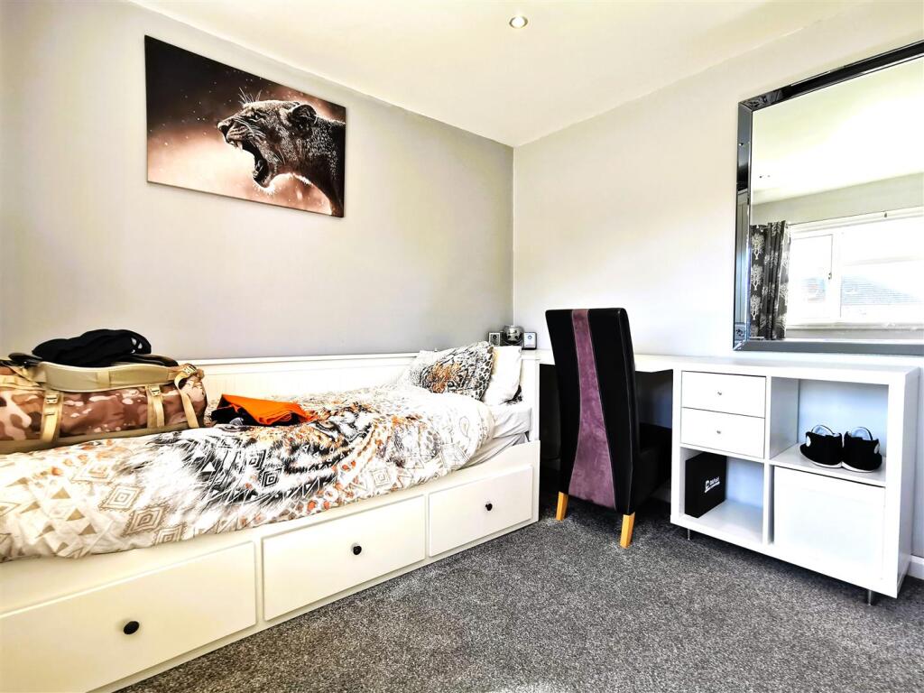 bedroom 2 2.jpg