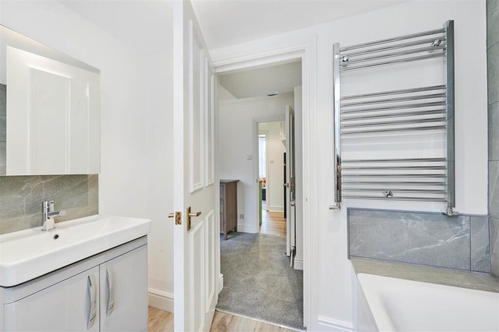 James_Anderson_-_Flat__Burstock_Road_SW15_2PW_3.jp