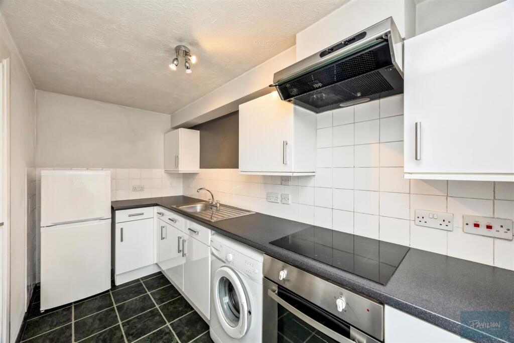 Park Crescent Place, Marlow Court 6_007.JPG