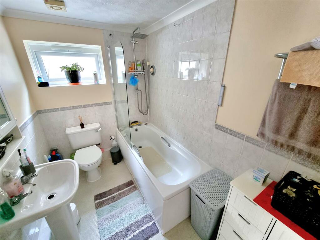 Bathroom.jpg
