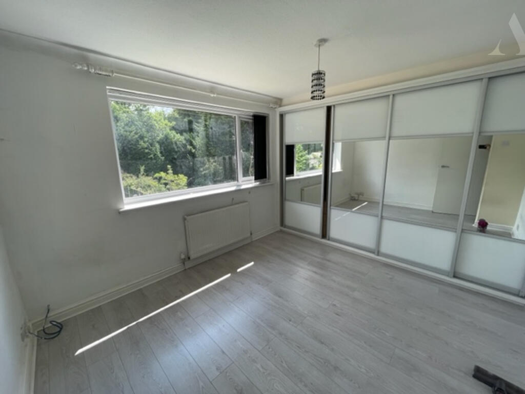 17 collingboune bedroom 2