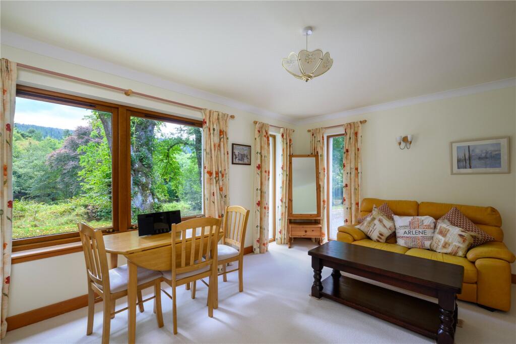 Sitting Room / Bed 4