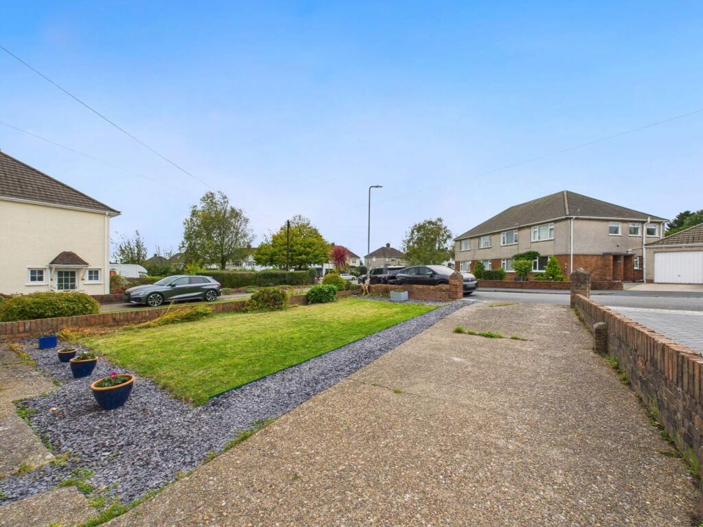 Driveway &amp; Front Entrance
