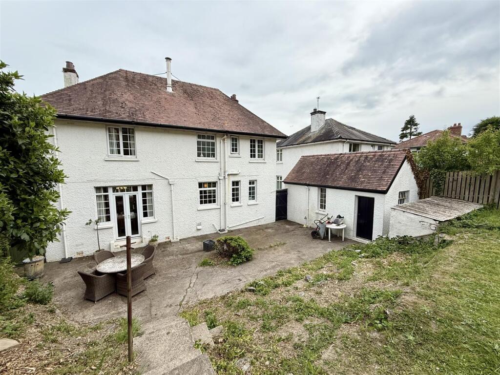 Detached Garage