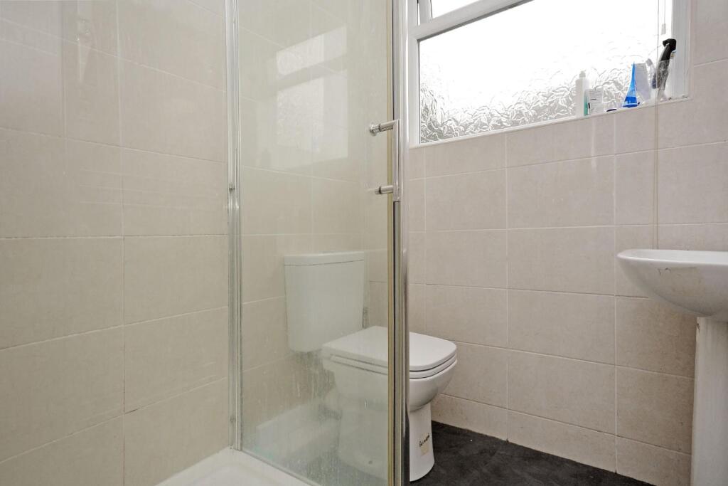 Bathroom 2.jpg