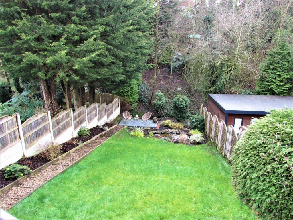 WarwickRd32gdn4.JPG