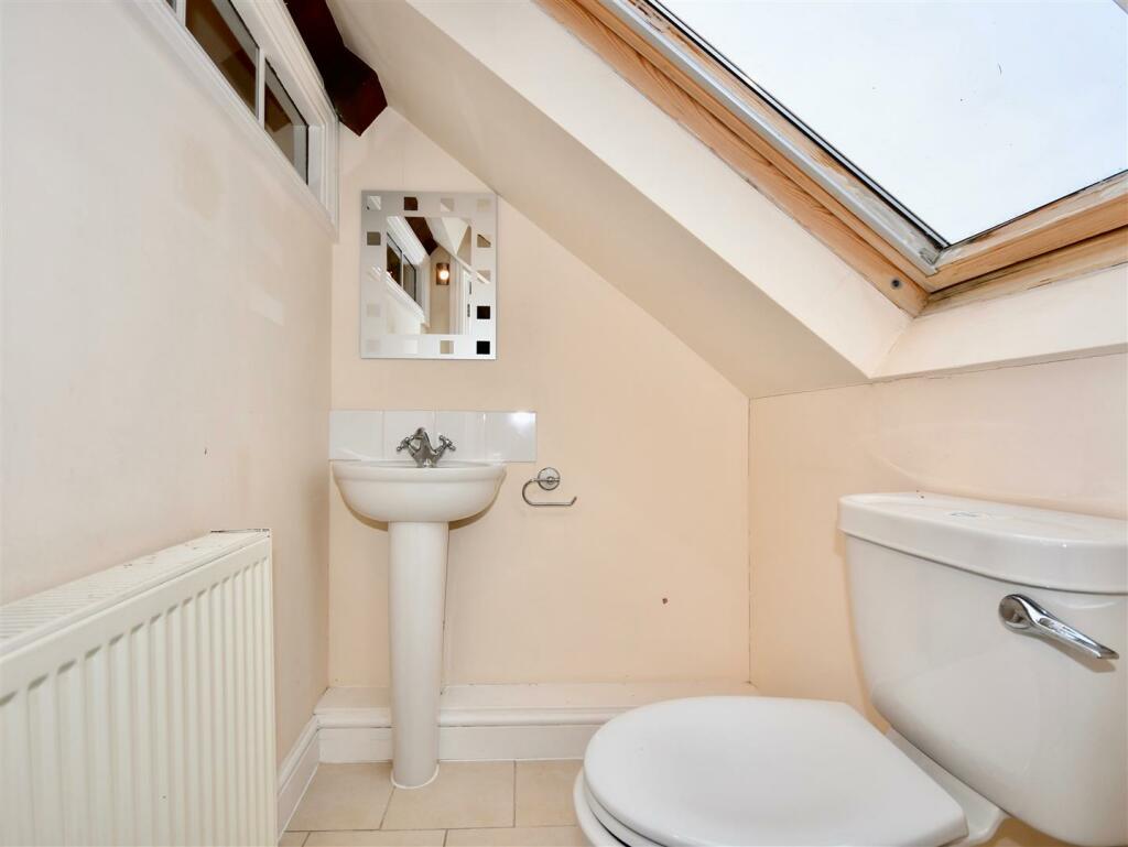 En suite cloakroom