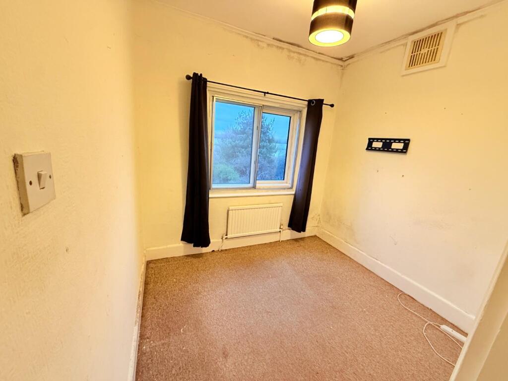 366 Bexhill Road bed.JPG