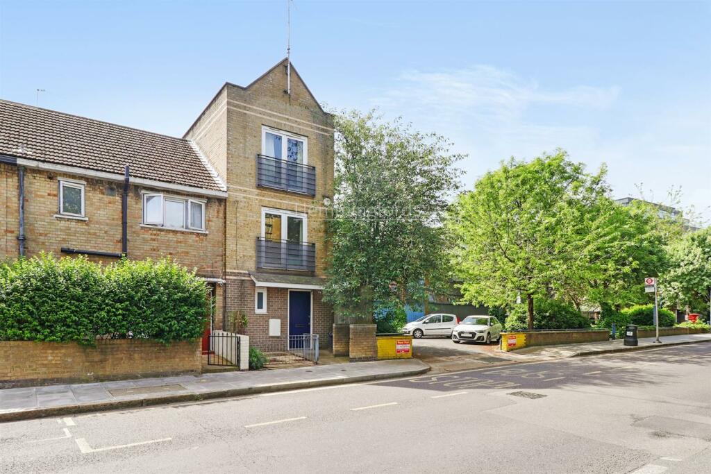 15-a49980139 AM HMF 68, Tredegar Road London, E3 2