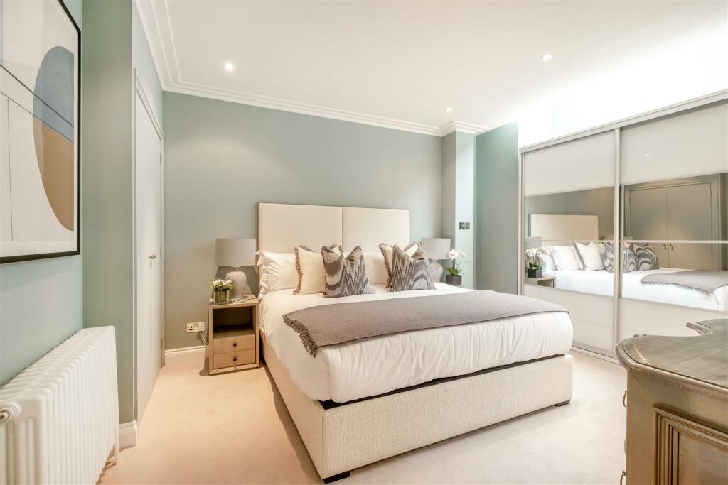 8515327-interior17.jpg