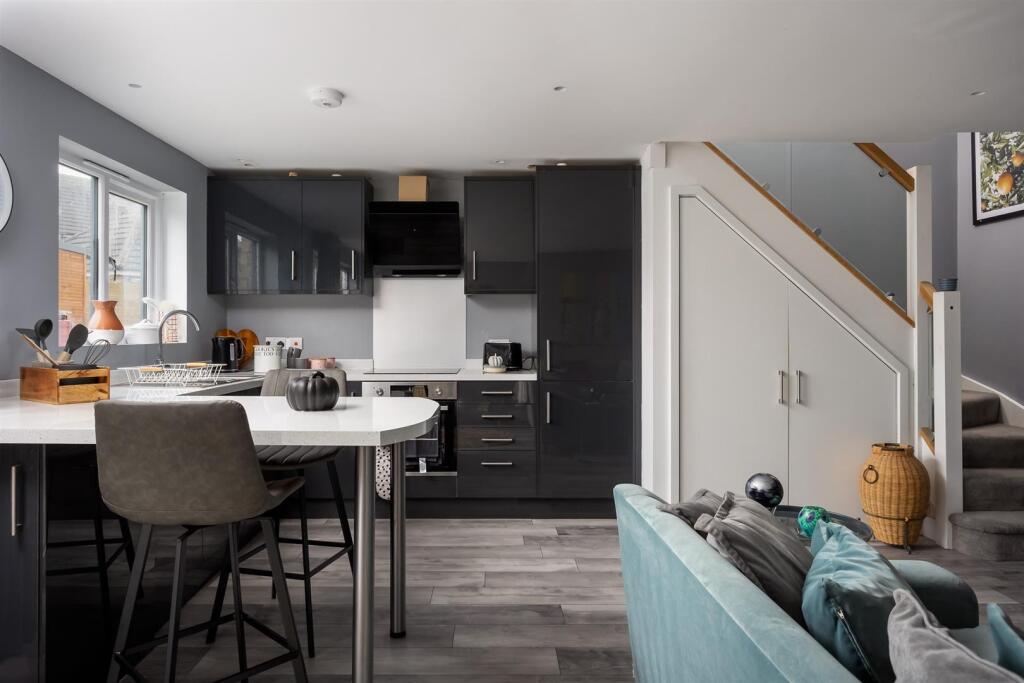 44 - 1 Holm Oaks - GL7 2RQ - Web.jpg