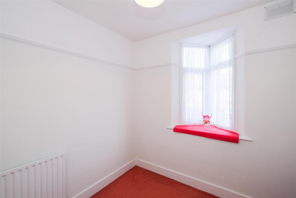 37 Knebworth Avenue-5.jpg