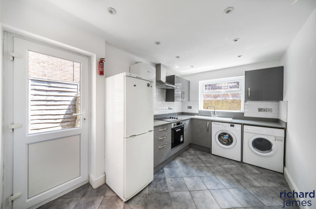 ccc5d5d6-a324-4c3...