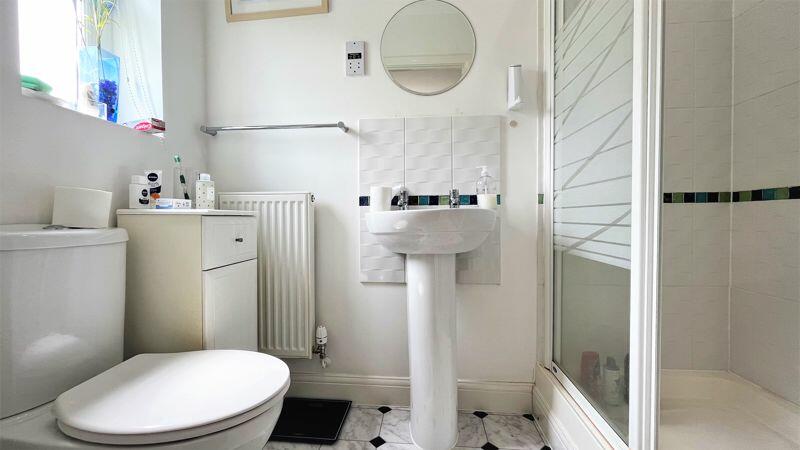En-Suite to Bedroom 1