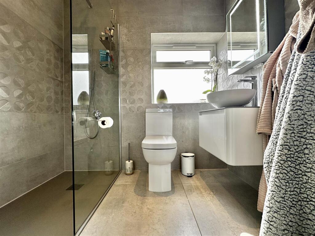 En Suite Shower Room