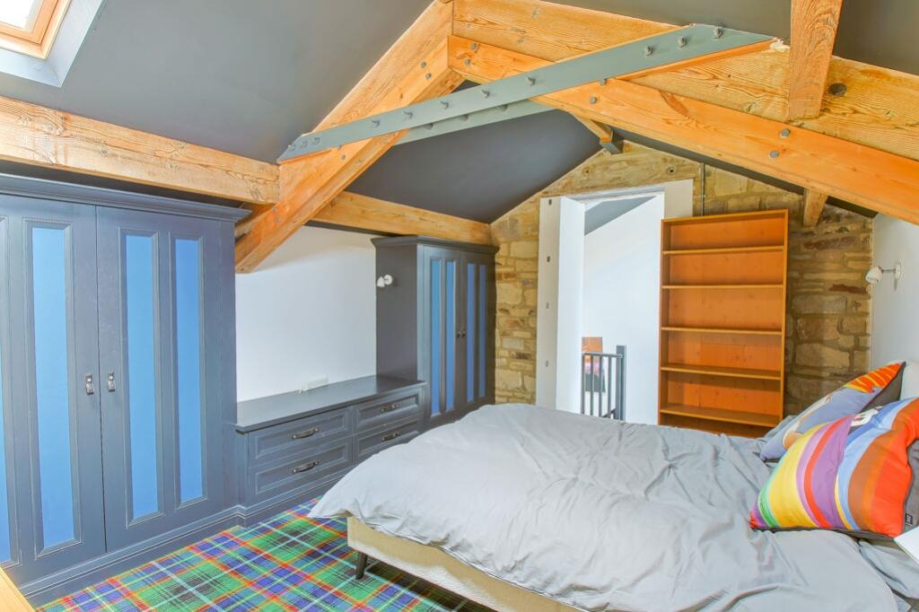 934977 - Mezzanine_Bedroom_2
