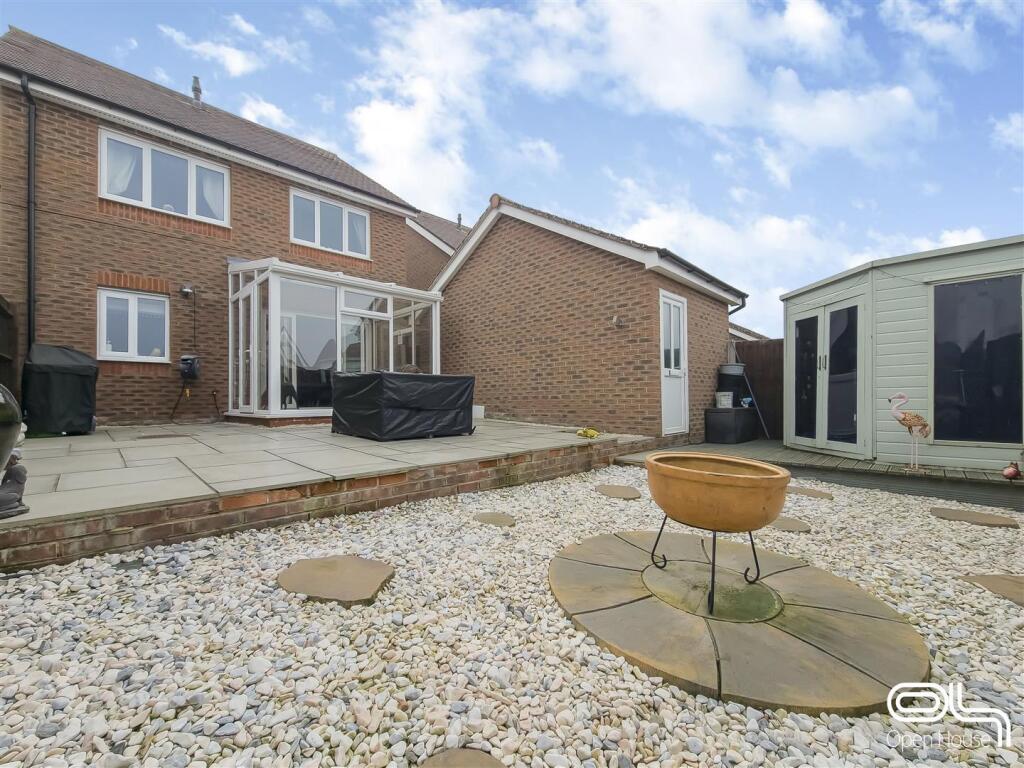 Henley Grove, Church Gresley (3).jpg