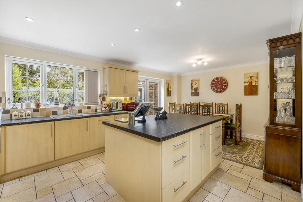 8 Carisbrooke Way (Weston Hills)-29.jpg