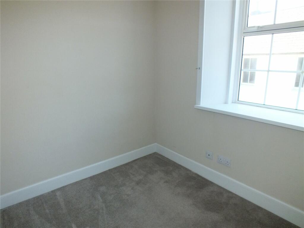 Bedroom 2/Office