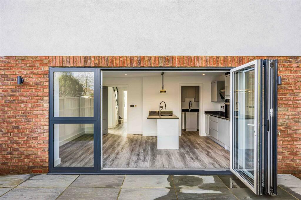 38a Five Heads Road, Horndean-Small-PorticoMarketi