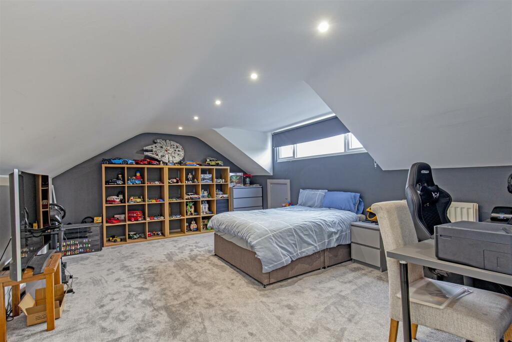 Bedroom 1-1.jpg