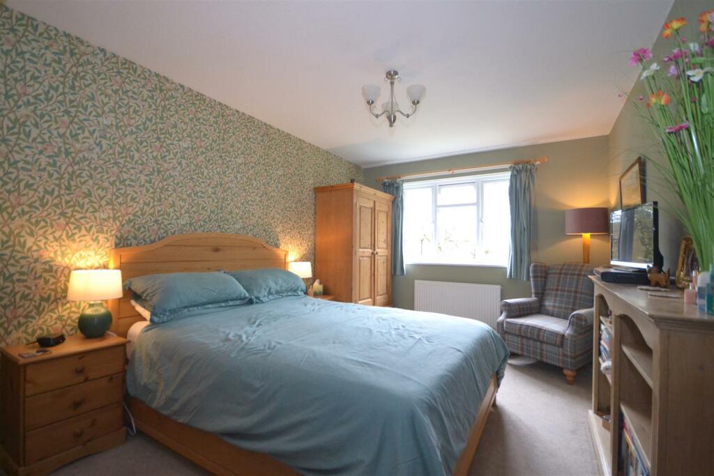 Master Bedroom.JPG