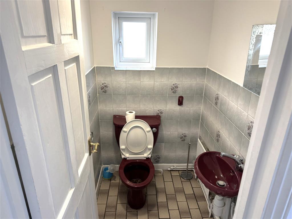 Cloakroom/wc