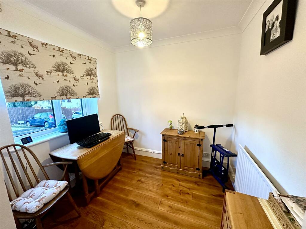 STUDY/HOME OFFICE