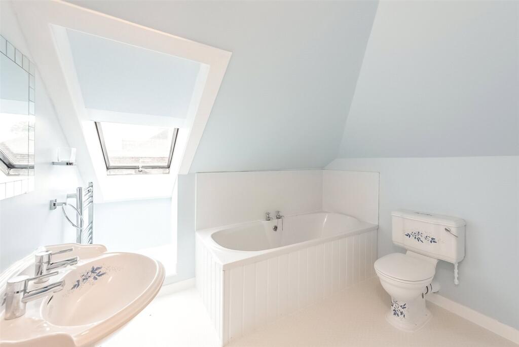 Ensuite Bathroompict