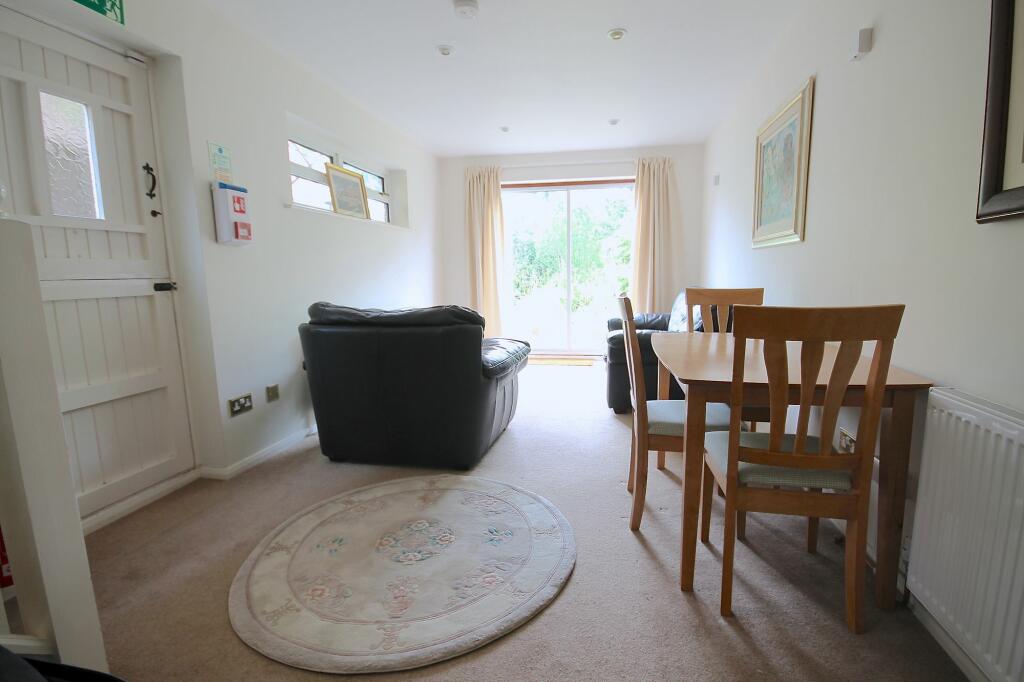 LIVING/DINING ROOM