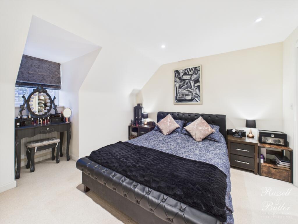 CAM02127G0-PR0363-STILL046