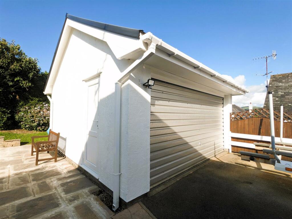 DOUBLE SIZE GARAGE