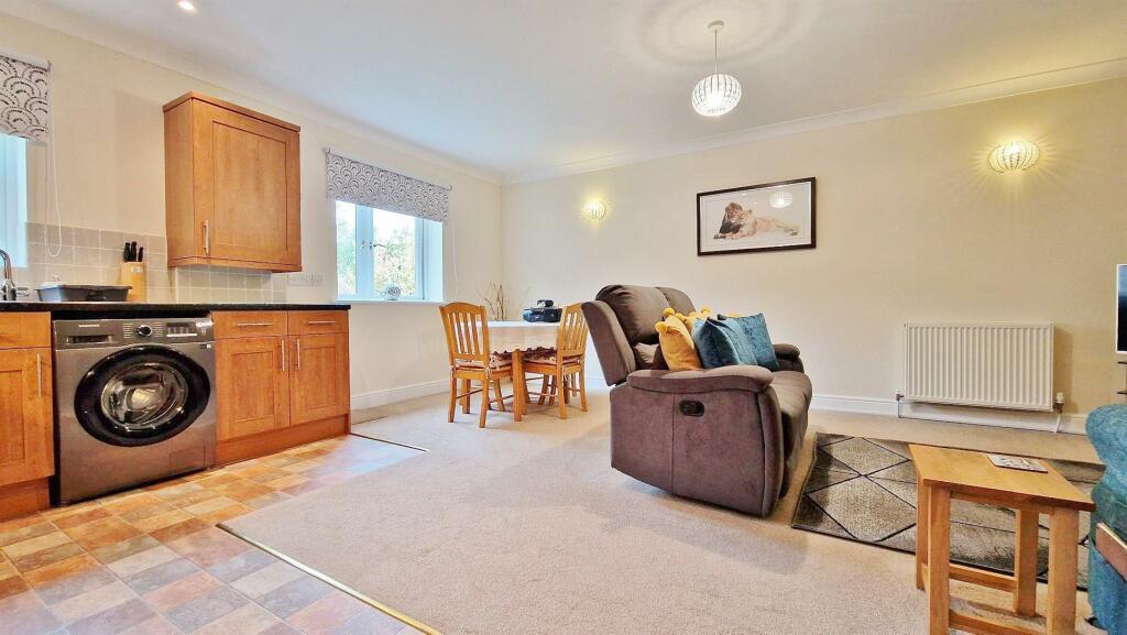Lounge/Kitchen