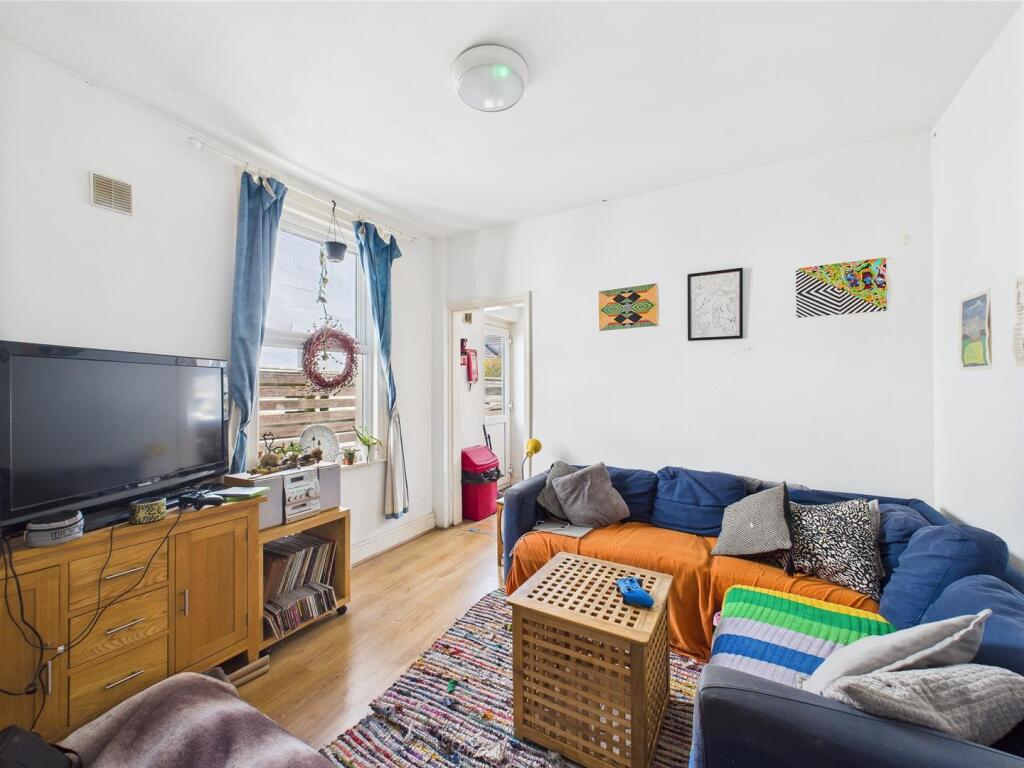 3 - Period 5 Bedroom HMO.jpg