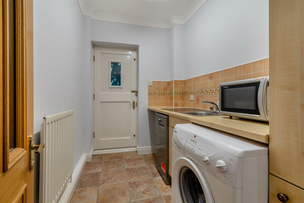 8631941-interior19.jpg